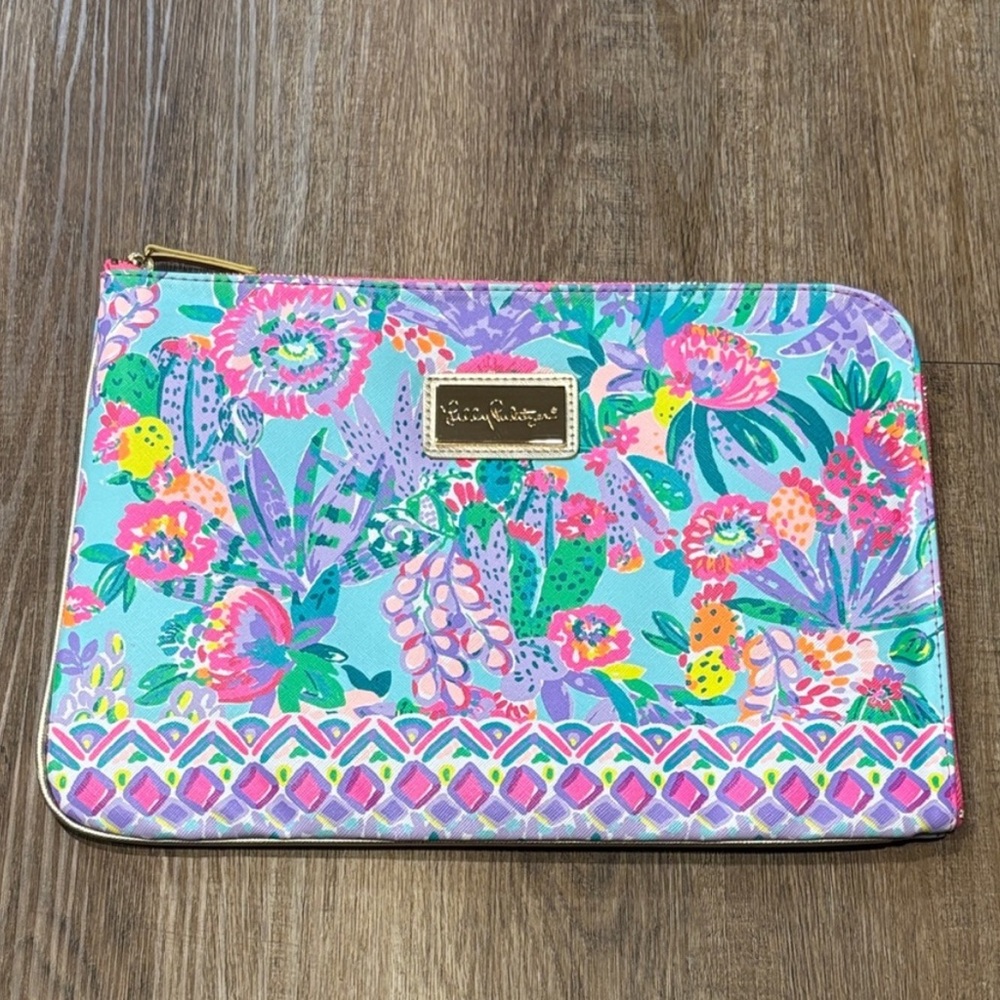 ✨SOLD✨ Lilly Pulitzer Tech Pouch Lilly Pulitzer Pouch Me and My Zesty